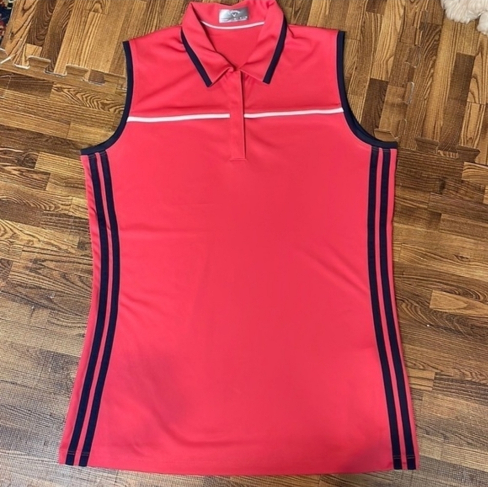 Callaway Women’s sleeveless golf top. Size M. Coral/navy blue.